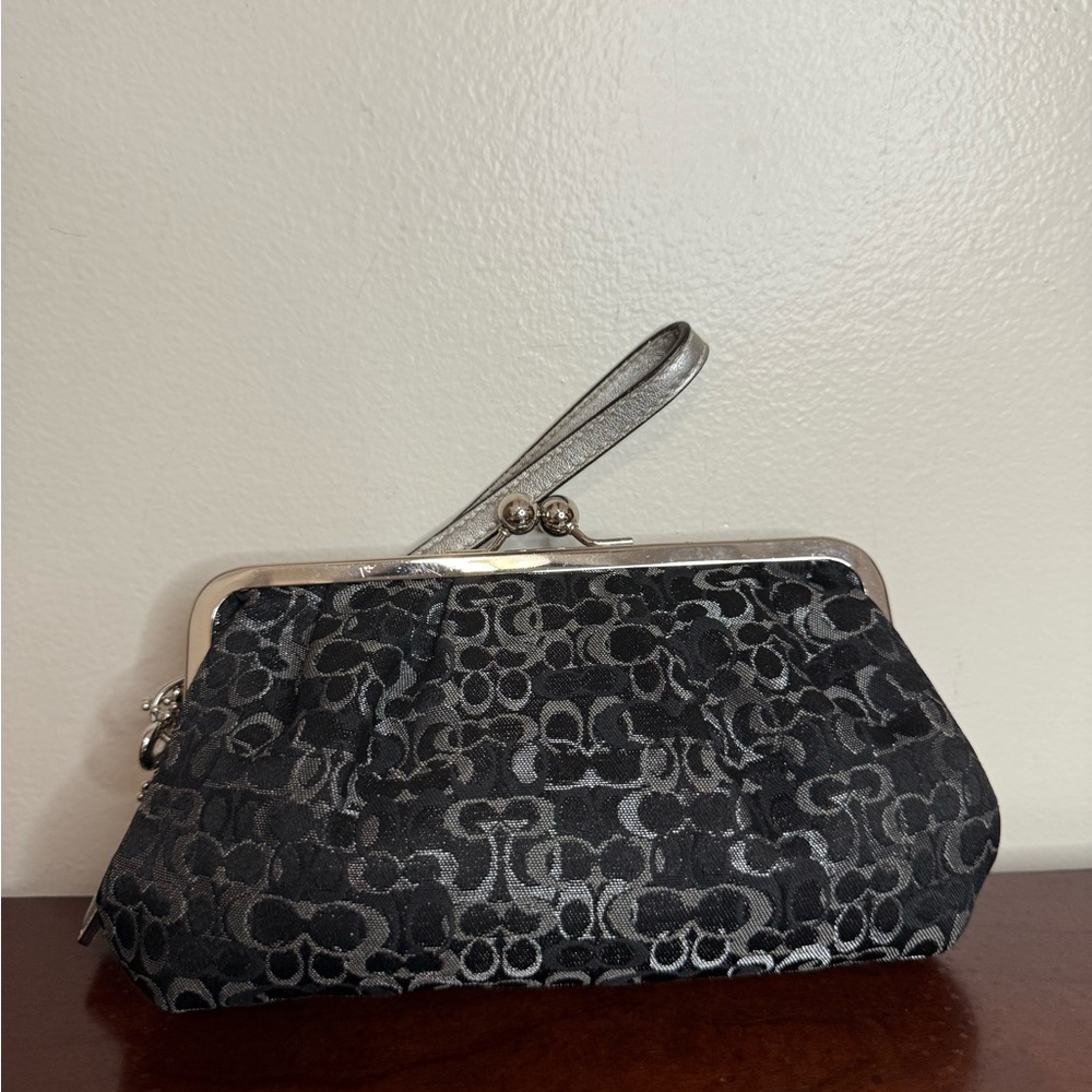Coach optic Black Logo-Print Wristlet kiss lock  Clutch with Silver Trim - Picture 4 of 14